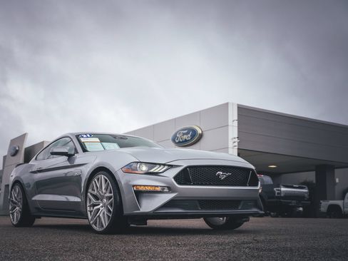 Used 2021 Ford Mustang GT RWD image 4