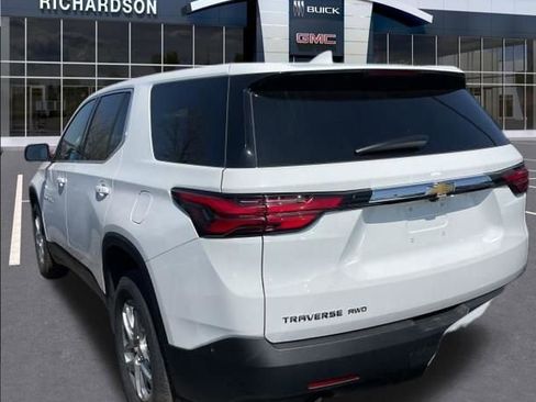 Used 2023 Chevrolet Traverse LS AWD/4WD image 4