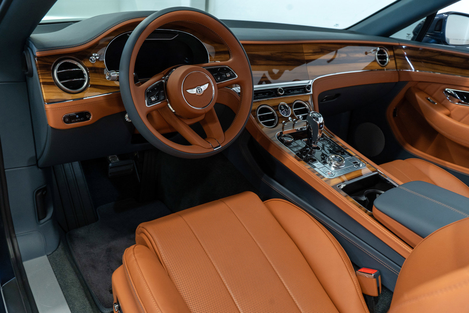 Used 2024 Bentley Continental GT V8 AWD/4WD image 3