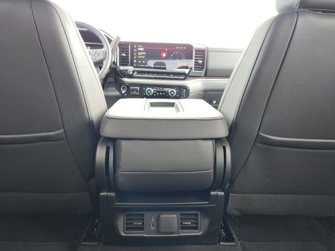 Used 2026 GMC Sierra 1500 SLT AWD/4WD image 14