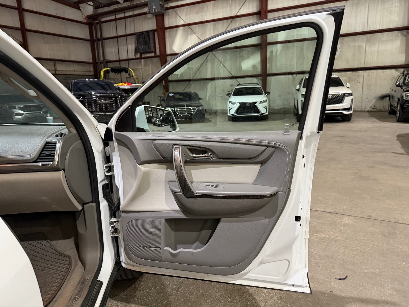 Used 2017 GMC Acadia Limited SLT FWD image 24
