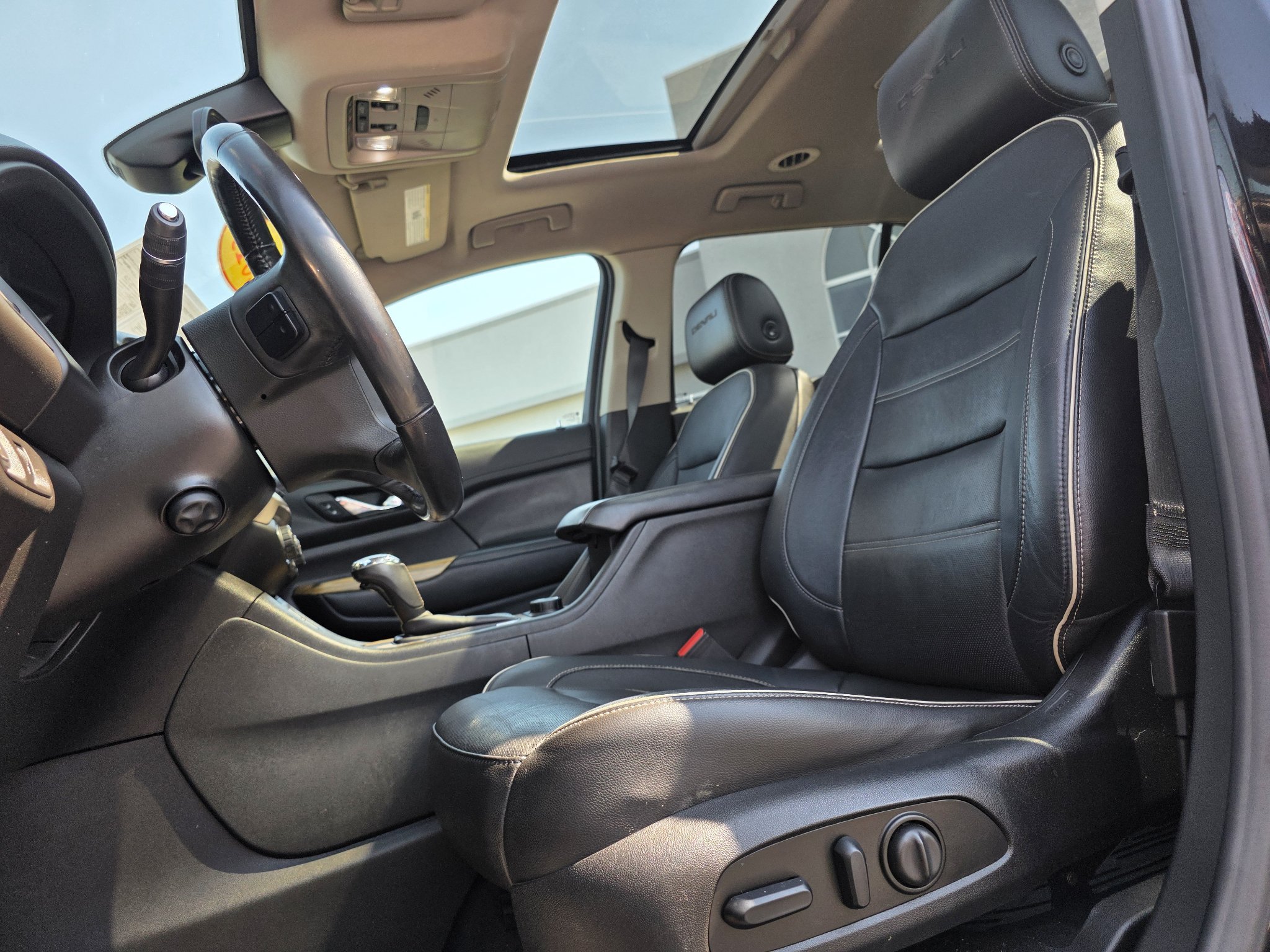 Used 2019 GMC Acadia Denali w/ Technology Package AWD/4WD image 13