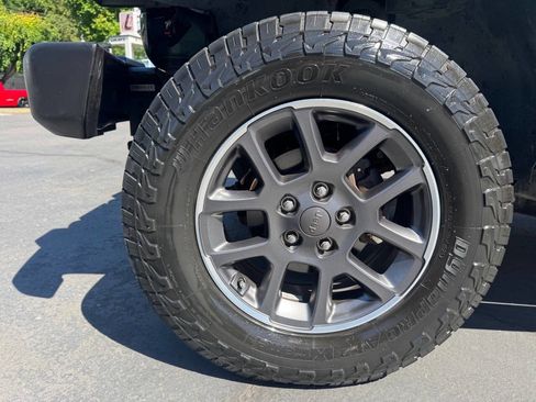 Used 2008 Jeep Wrangler Sahara AWD/4WD image 15