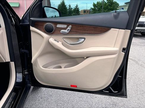 Used 2022 Mercedes-Benz GLC 300 image 22