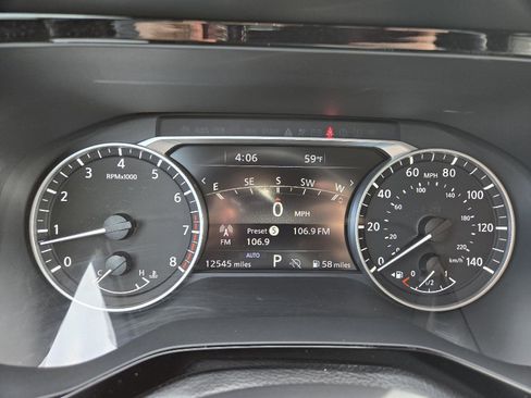 Used 2025 Nissan Pathfinder SL AWD/4WD image 18