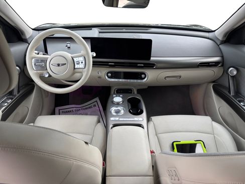Used 2024 Genesis GV60 RWD image 10