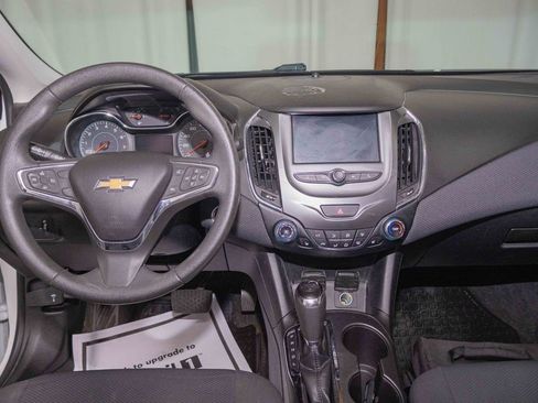 Used 2018 Chevrolet Cruze LT w/ Convenience Package image 16