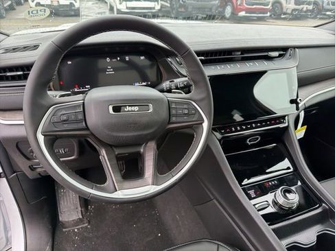 New 2026 Jeep Grand Cherokee Limited w/ Limited Altitude Package AWD/4WD image 18
