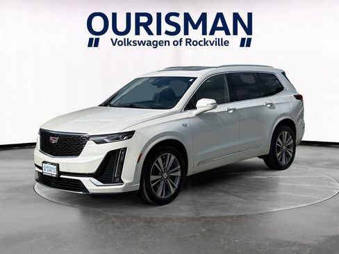 Used 2022 Cadillac XT6 Premium Luxury w/ Technology Package AWD/4WD image 2