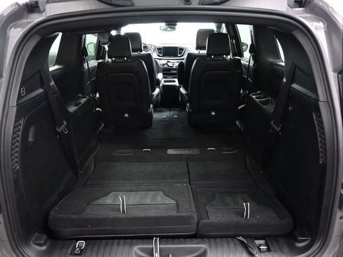 Used 2025 Chrysler Pacifica Select FWD image 39