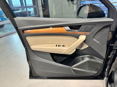 Used 2023 Audi Q5 e Premium Plus w/ Premium Plus Package image 16