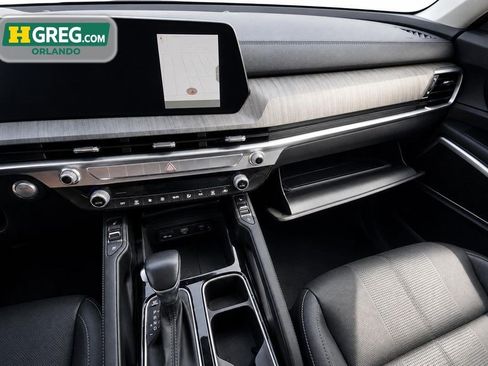 Used 2024 Kia Telluride EX w/ EX Captain's Chair Package FWD image 15