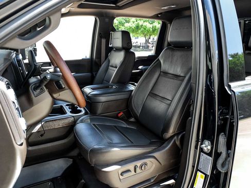 Used 2022 GMC Sierra 3500 Denali w/ Denali Black Diamond Edition AWD/4WD image 32
