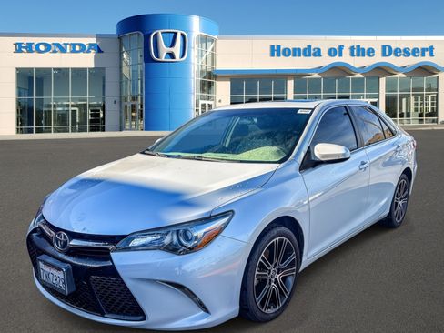 Used 2016 Toyota Camry SE FWD image 2
