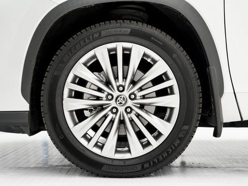 Used 2022 Toyota Highlander Platinum image 29