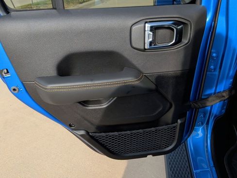 New 2025 Jeep Gladiator High Tide image 37