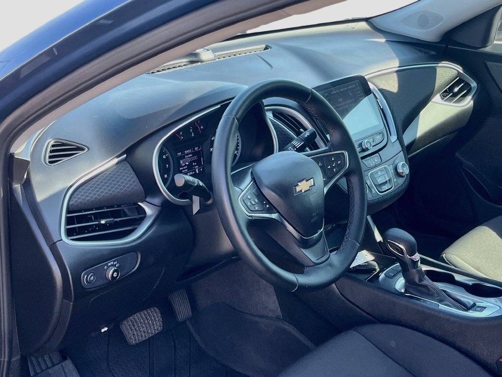 Used 2025 Chevrolet Malibu RS w/ LPO, Floor Liner Package FWD image 9