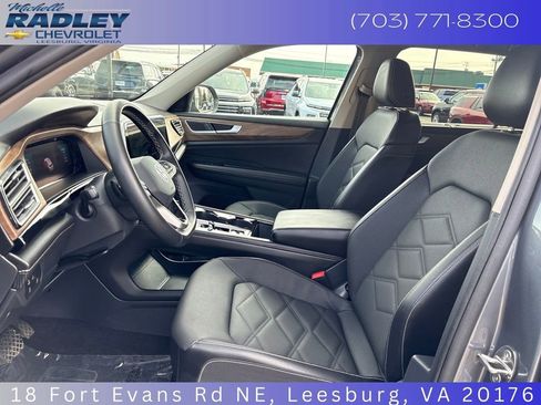 Used 2025 Volkswagen Atlas SE image 17