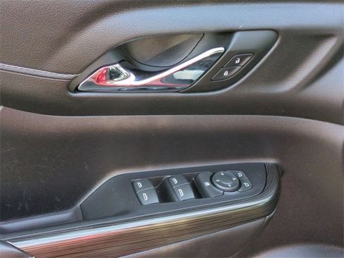 Used 2023 GMC Acadia SLT image 24