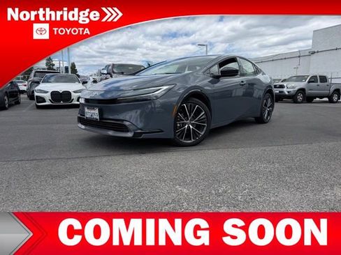 Used 2025 Toyota Prius XLE FWD image 3