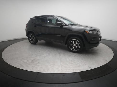 Used 2024 Jeep Compass Latitude AWD/4WD image 35