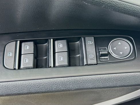 Used 2025 Kia Soul LX w/ LX Technology Package FWD image 15