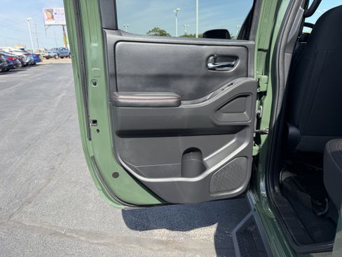 Used 2025 Nissan Frontier PRO-4X AWD/4WD image 19