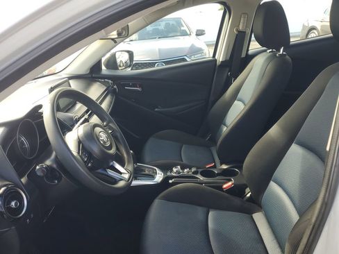 Used 2019 Toyota Yaris LE image 14
