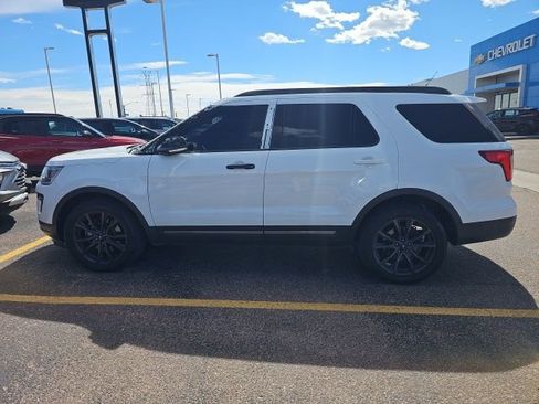Used 2018 Ford Explorer XLT w/ Equipment Group 202A image 8