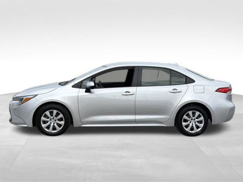 Used 2026 Toyota Corolla LE FWD image 2