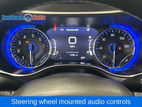 Used 2024 Chrysler Pacifica Touring-L AWD/4WD image 18