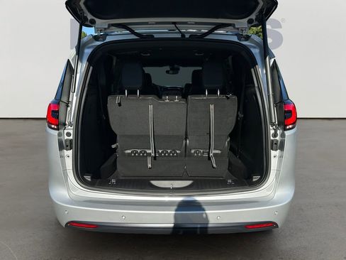 New 2026 Chrysler Pacifica Select w/ S Appearance Package image 14