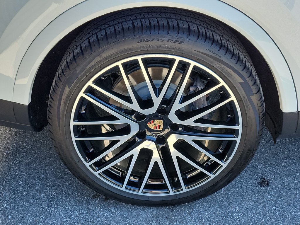 Certified 2026 Porsche Cayenne Coupe AWD/4WD image 14