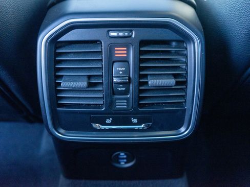 Used 2022 Porsche Macan image 29