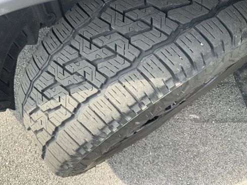 Used 2018 Nissan Rogue SV w/ Premium Package image 15