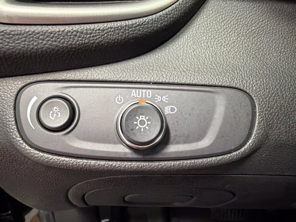 Used 2019 Chevrolet Trax LT w/ LT Convenience Package FWD image 14