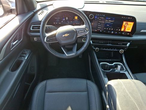 Used 2025 Chevrolet Traverse LT image 22