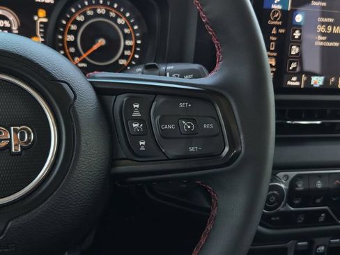 Used 2024 Jeep Wrangler Unlimited Rubicon AWD/4WD image 24