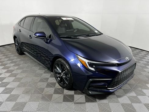 Used 2024 Toyota Corolla SE image 3
