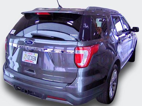 Used 2019 Ford Explorer XLT w/ Equipment Group 202A image 3