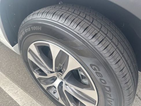 Used 2023 Toyota Highlander XLE image 23