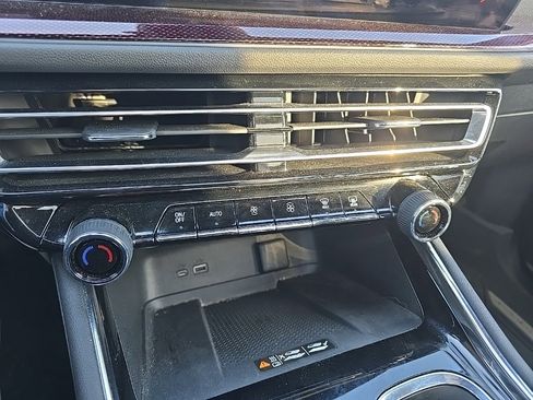 Used 2025 Chevrolet Traverse RS image 26