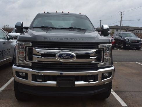 Used 2017 Ford F250 XLT w/ XLT Premium Package image 2