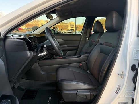 Used 2025 Nissan Kicks SR image 8