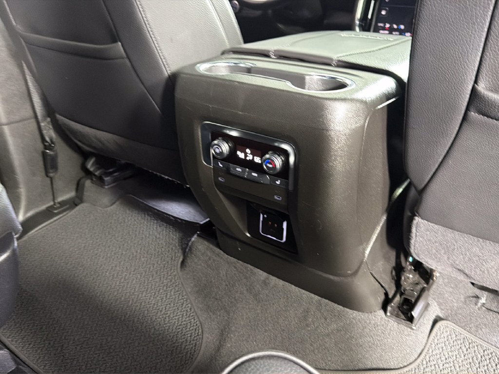 Used 2025 GMC Yukon XL Denali AWD/4WD image 35