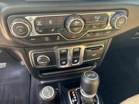 Used 2020 Jeep Wrangler Sport image 18