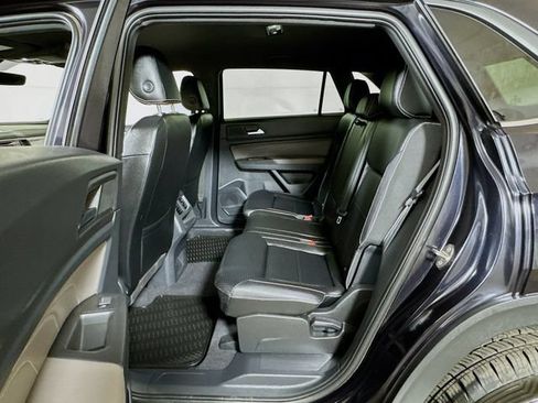Used 2022 Volkswagen Atlas Cross Sport SE FWD image 21
