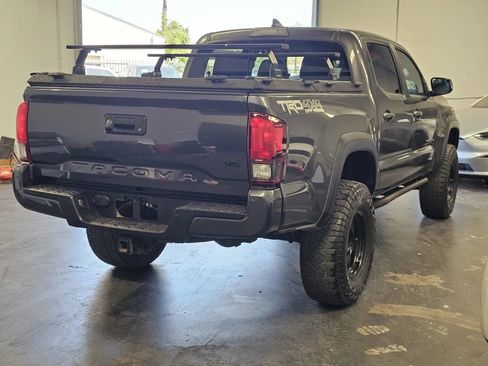 Used 2019 Toyota Tacoma TRD Off-Road w/ TRD Premium Off Road Package AWD/4WD image 4