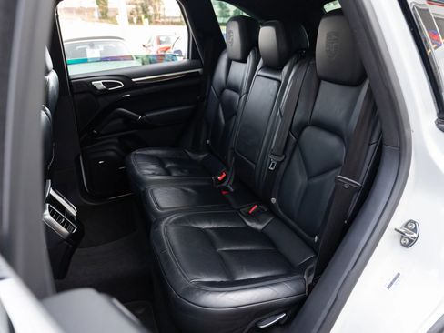 Used 2017 Porsche Cayenne Platinum Edition image 18