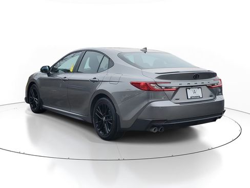 Used 2025 Toyota Camry SE image 3